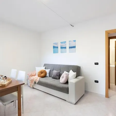 Living - Veranda & A 4min Apartman Limpiddu