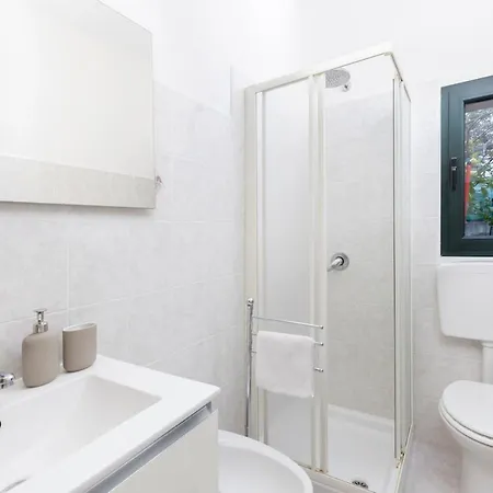 Apartman Living - Veranda & A 4min *